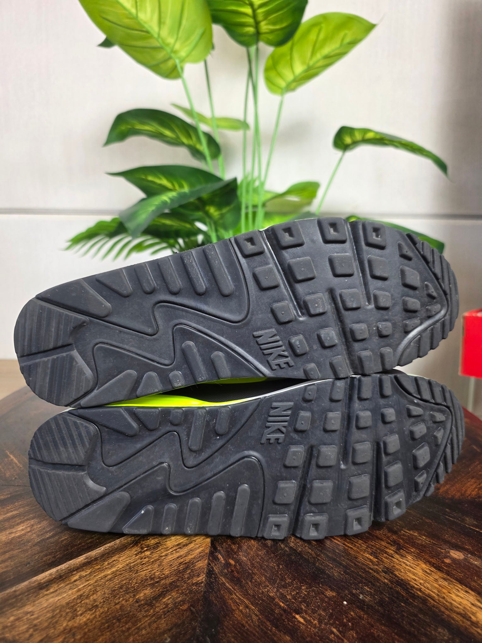 Nike Air Max 90 Drift Cargo Khaki Volt maat 46