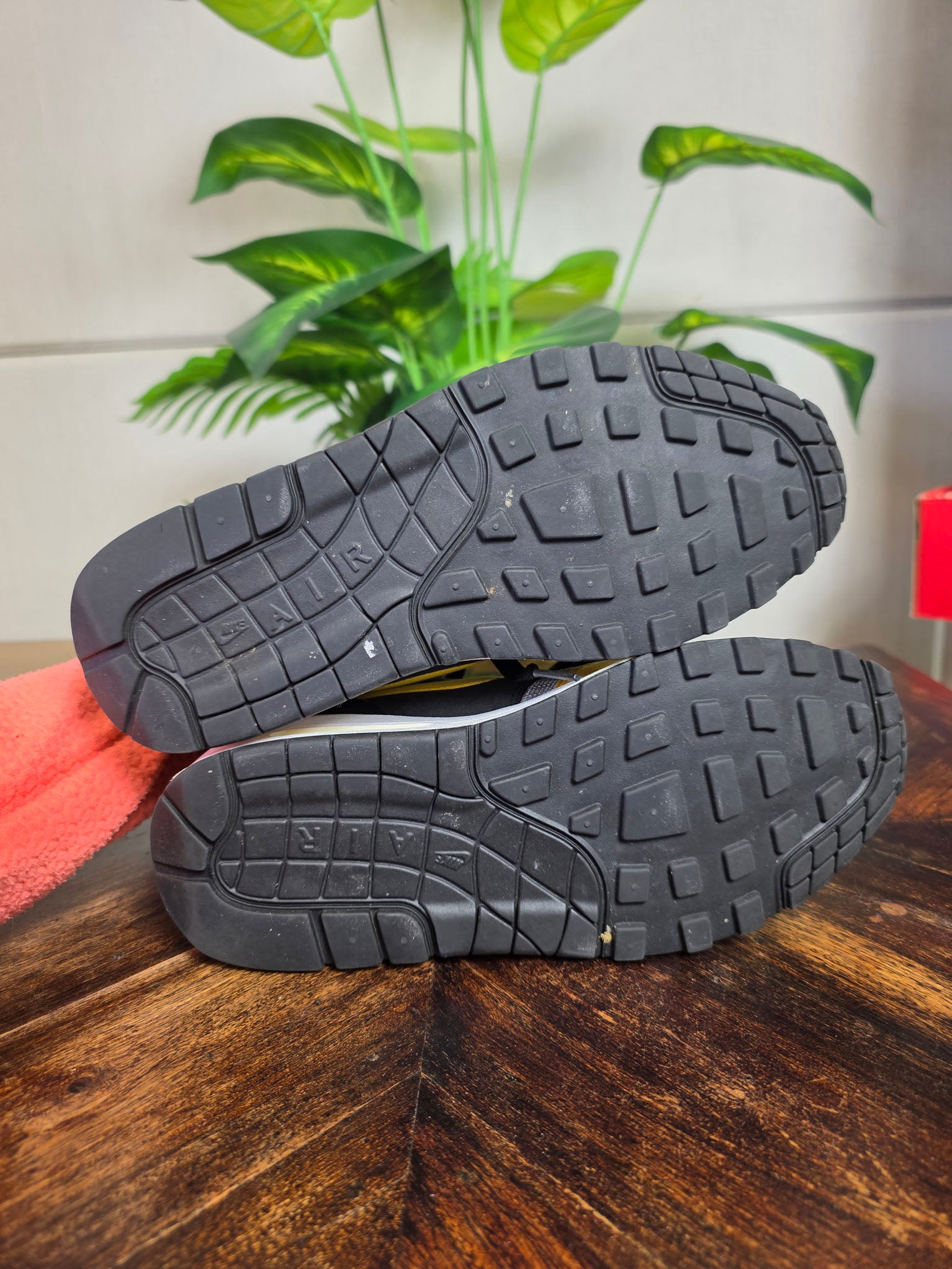 Nike Air Max 1 Dark Stucco maat 38,5