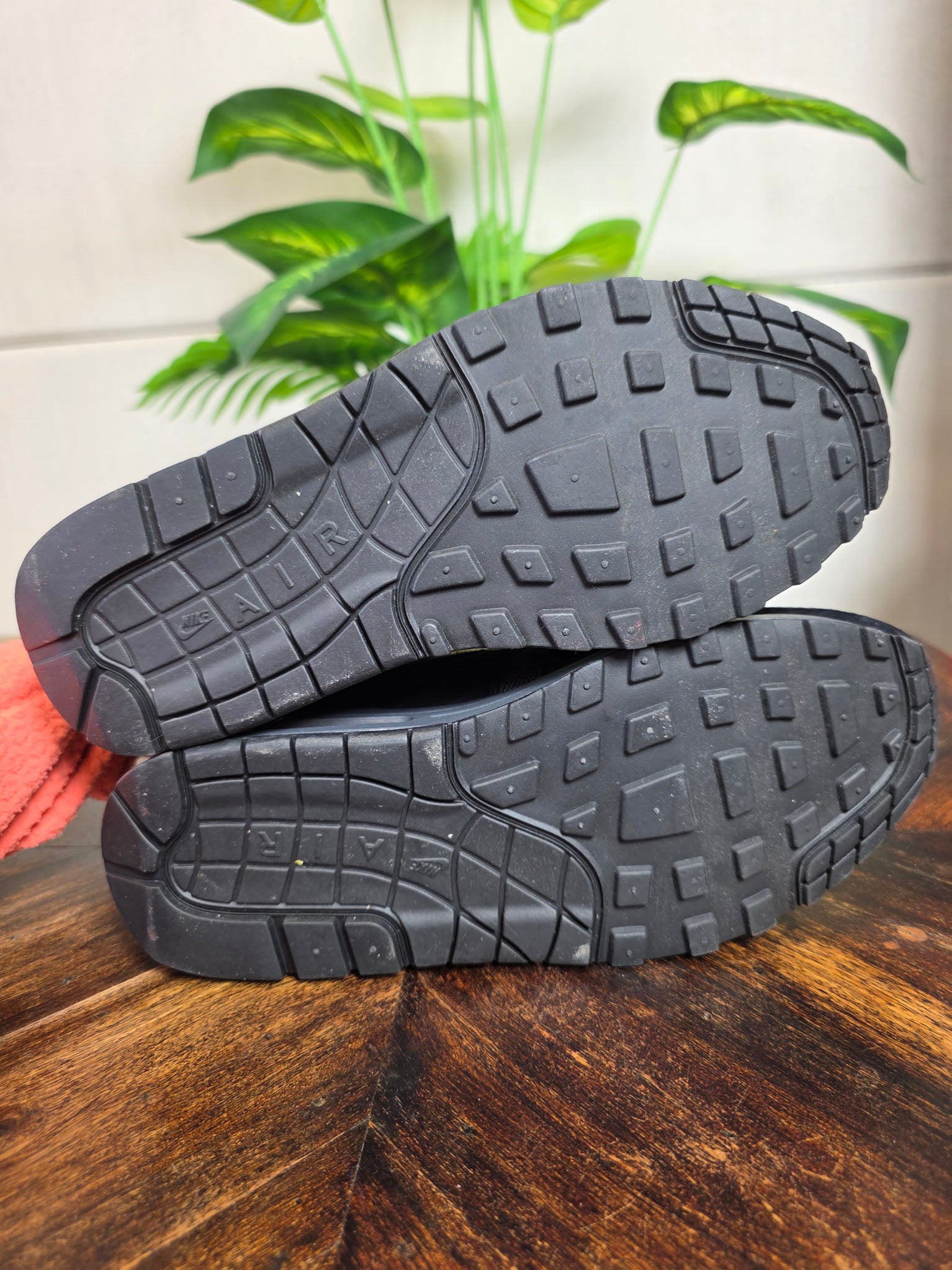 Nike Air Max 1 "Anthracite Bred" maat 40,5