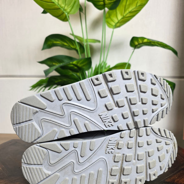 Nike Air Max 90 Triple Wolf Grey maat 42