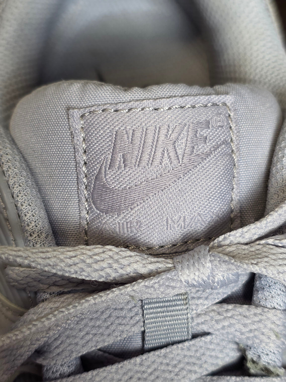 Nike Air Max 90 Triple Wolf Grey maat 42