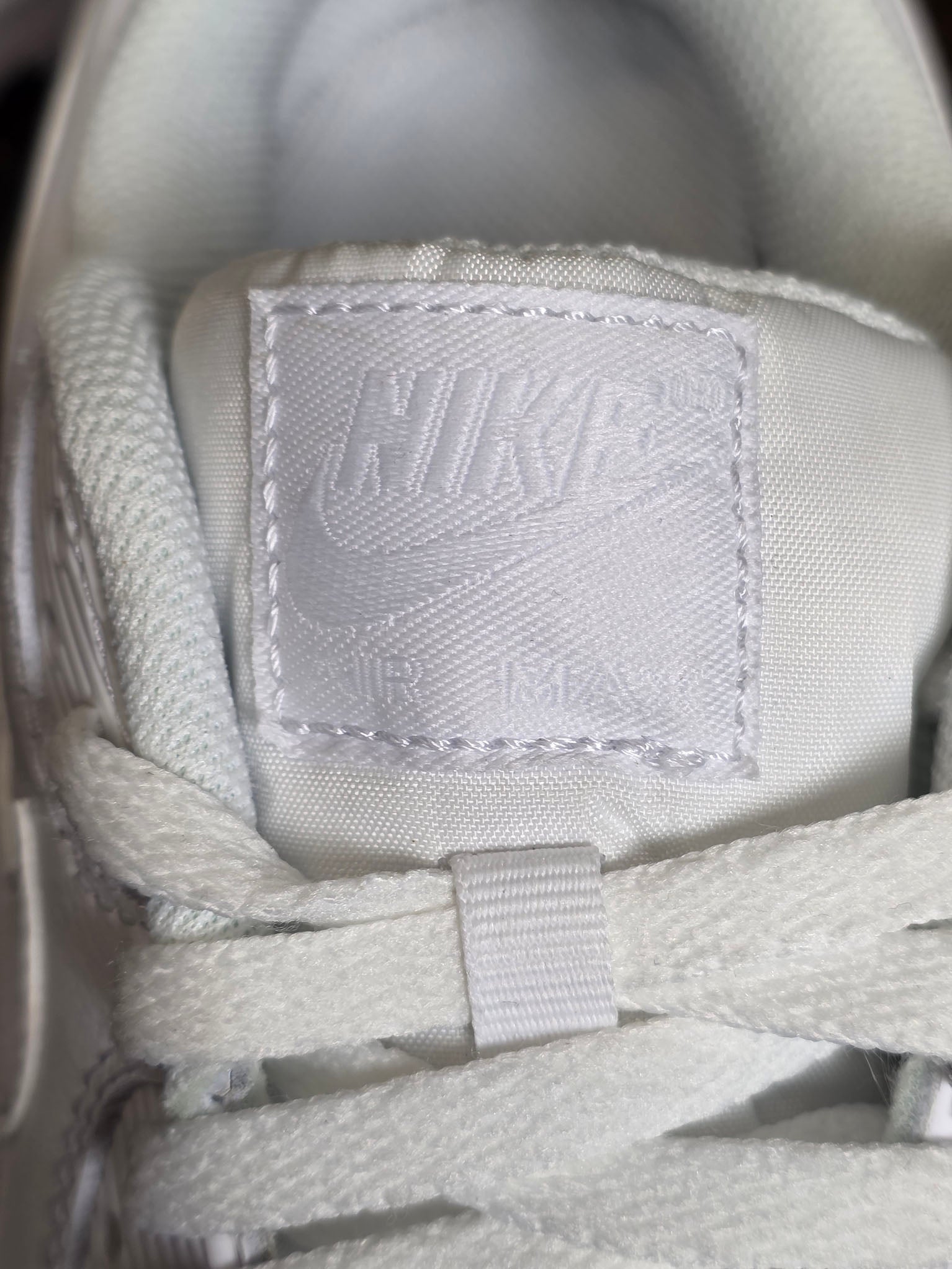 Nike Air Max 90 Triple White LTR maat 42