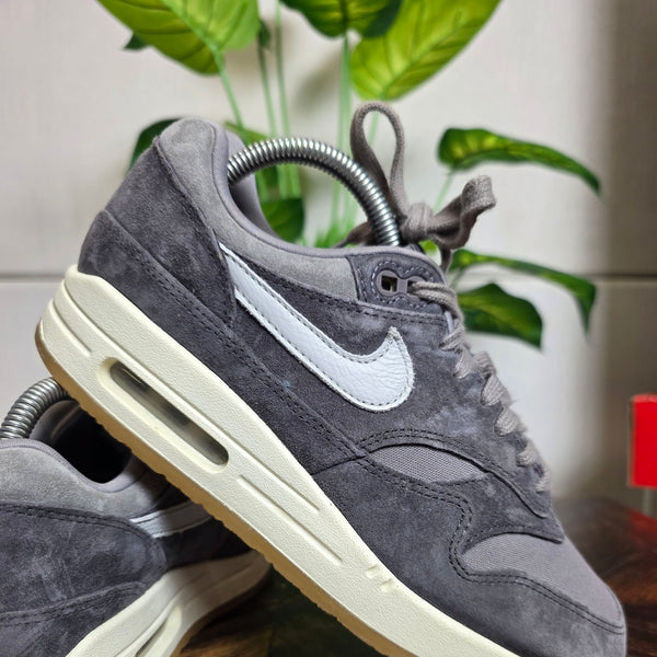 Nike Air Max 1 PRM Crepe Soft Grey maat 40