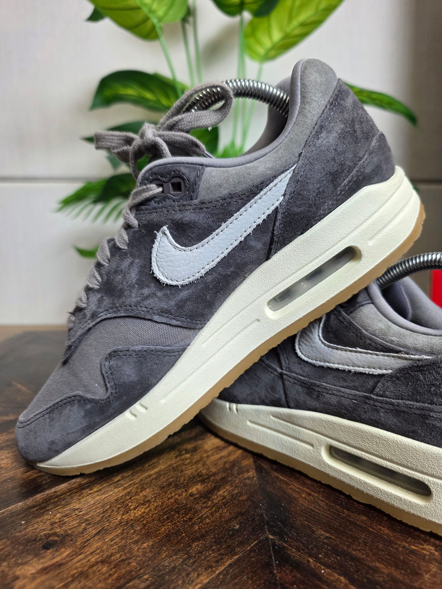 Nike Air Max 1 PRM Crepe Soft Grey maat 40