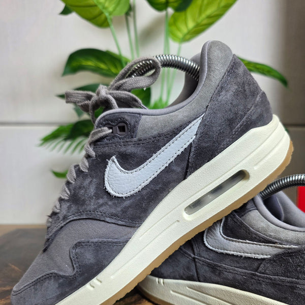 Nike Air Max 1 PRM Crepe Soft Grey maat 40