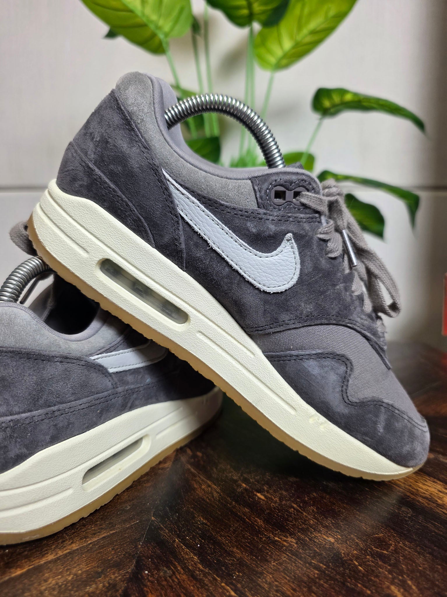 Nike Air Max 1 PRM Crepe Soft Grey maat 40
