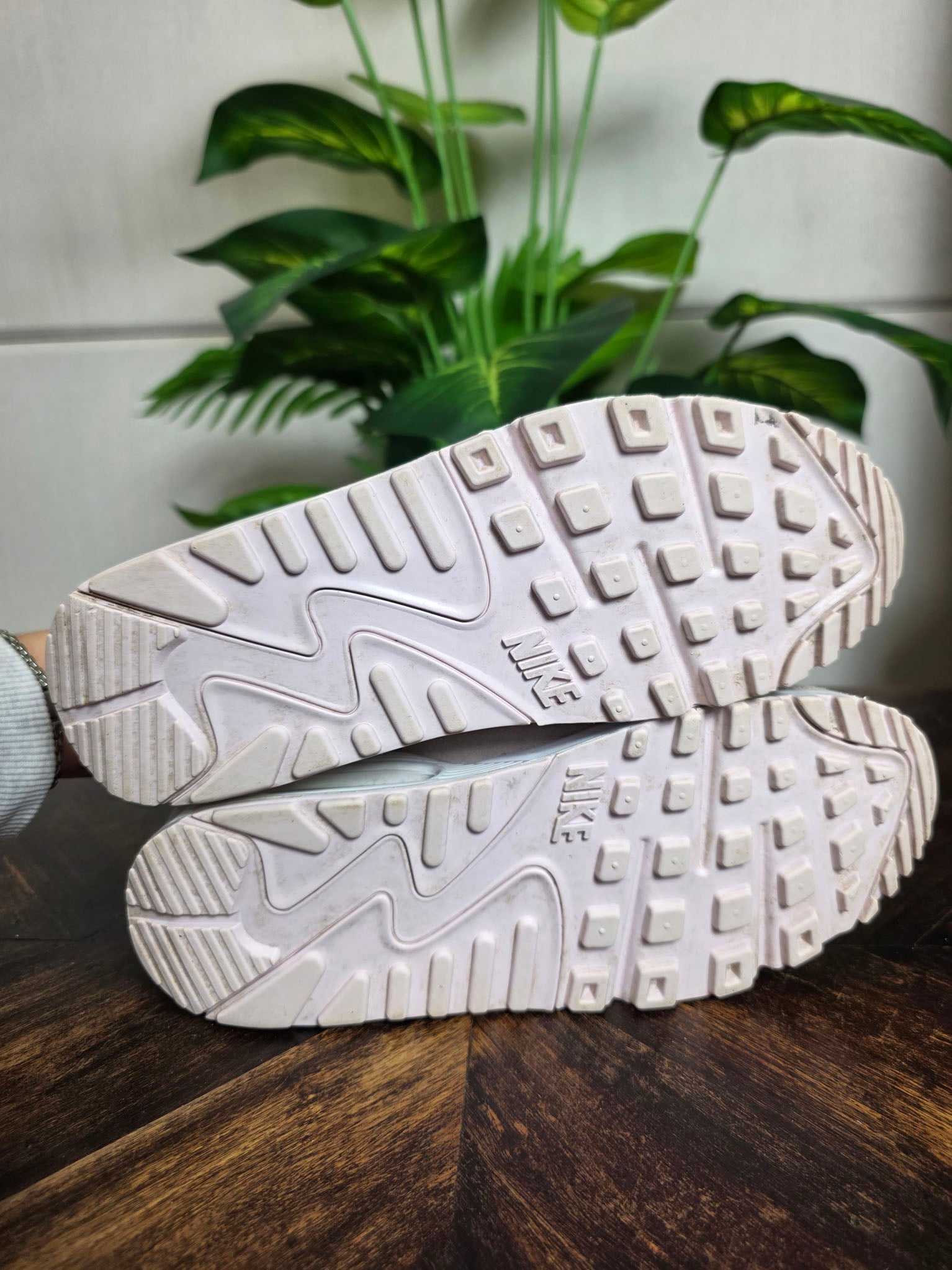 Nike Air Max 90 Futura Barely Rose maat 36,5