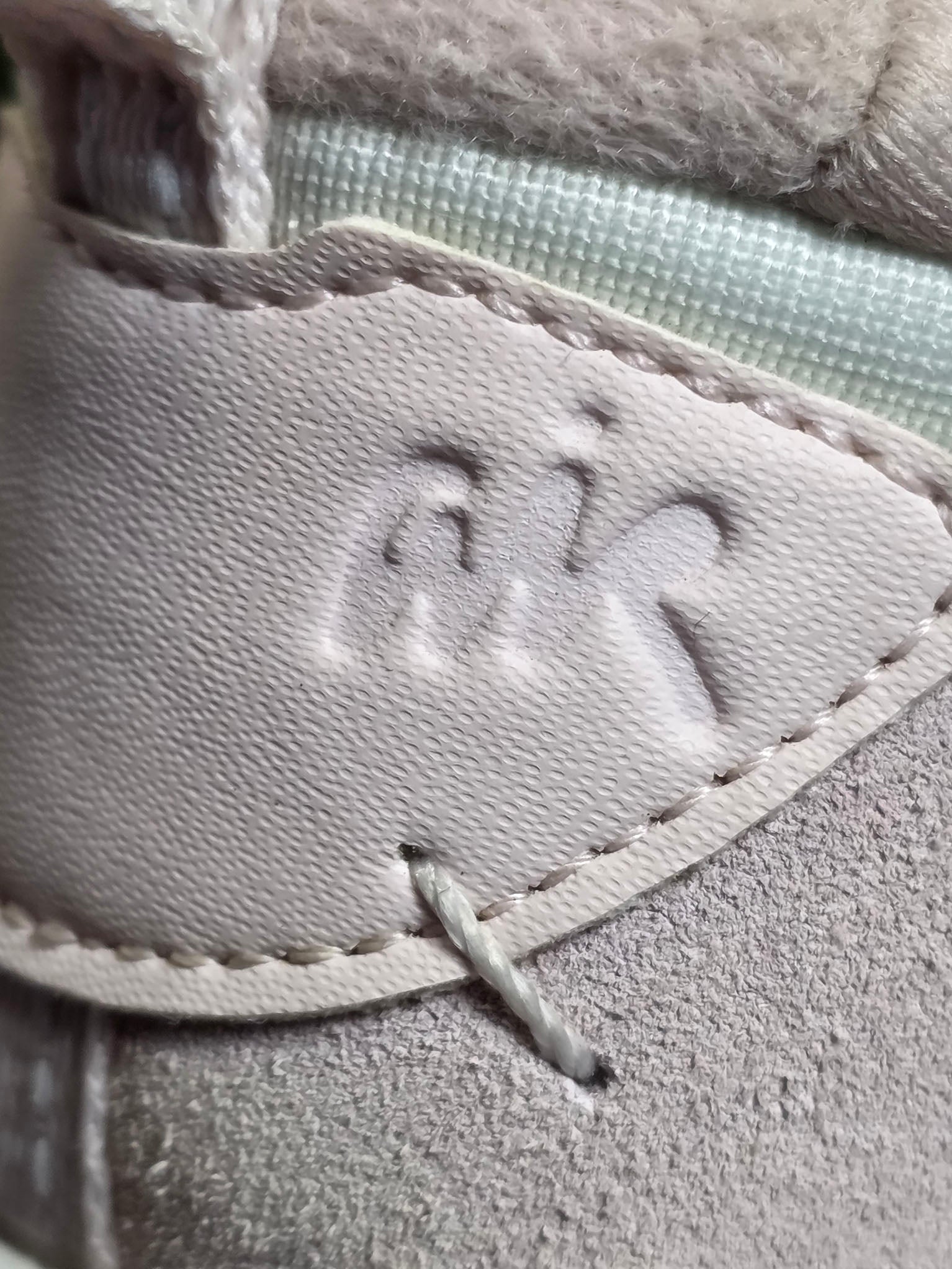 Nike Air Max 90 Futura Barely Rose maat 36,5