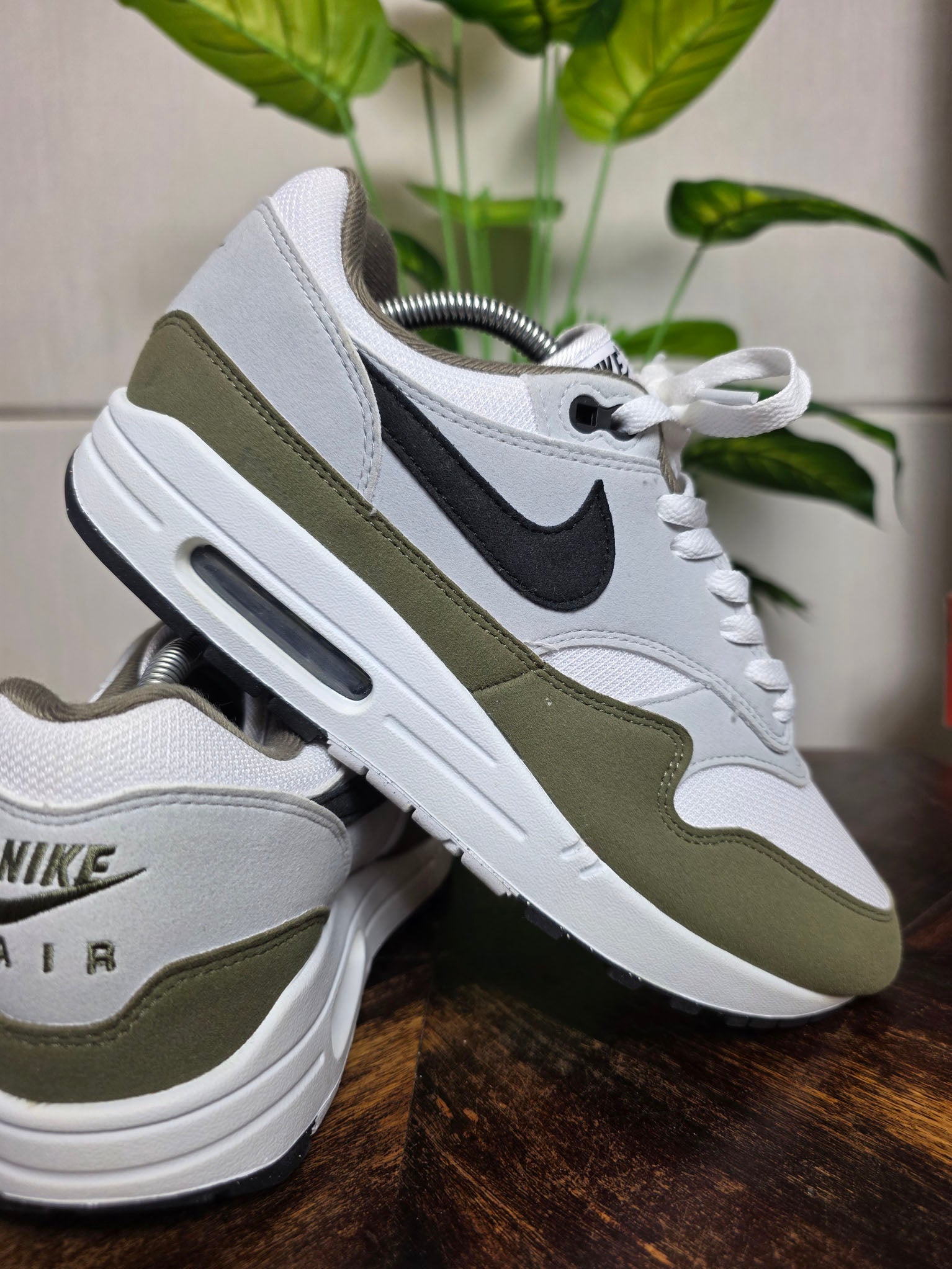 Nike Air Max 1 Medium Olive maat 42,5
