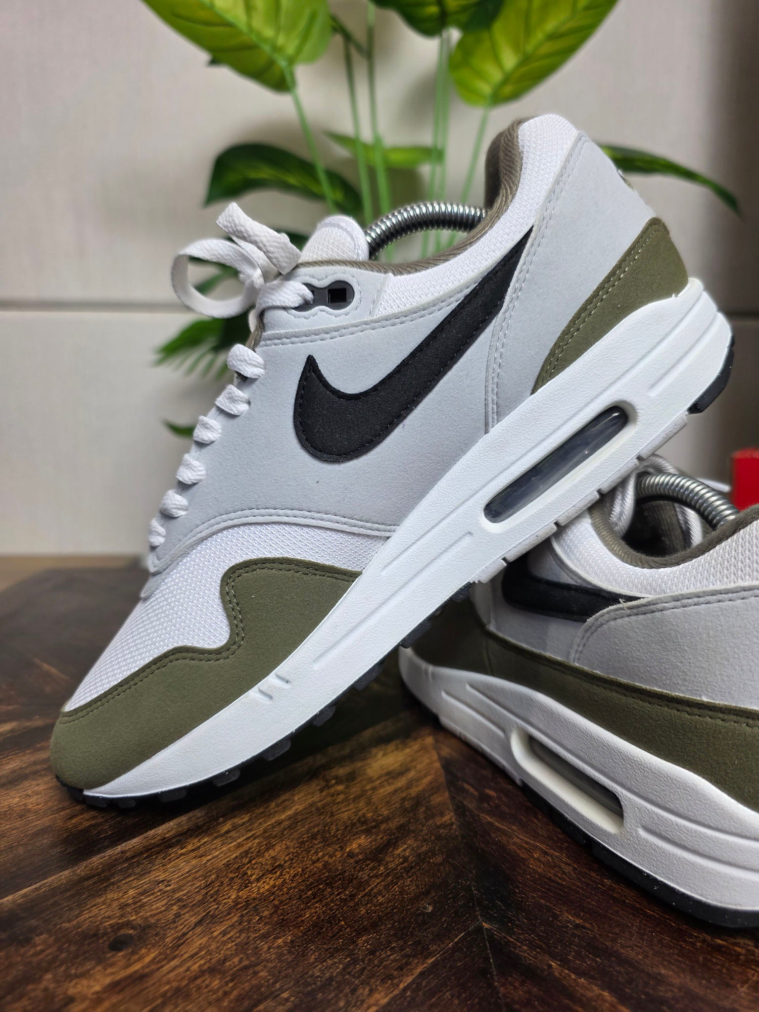 Nike Air Max 1 Medium Olive maat 42,5