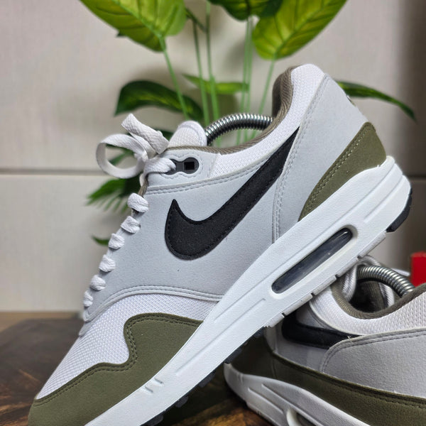 Nike Air Max 1 Medium Olive maat 42,5