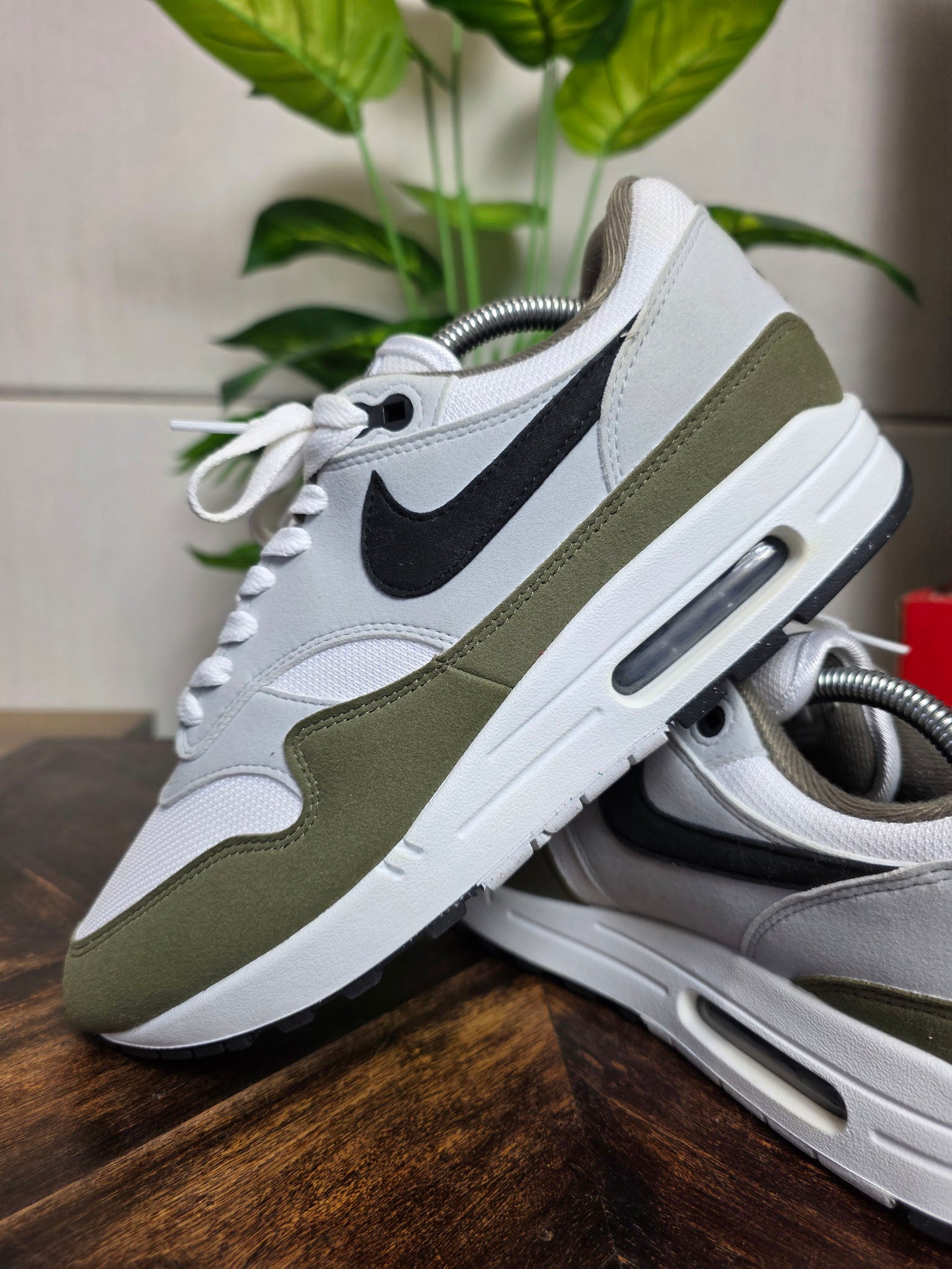 Nike Air Max 1 Medium Olive maat 42,5