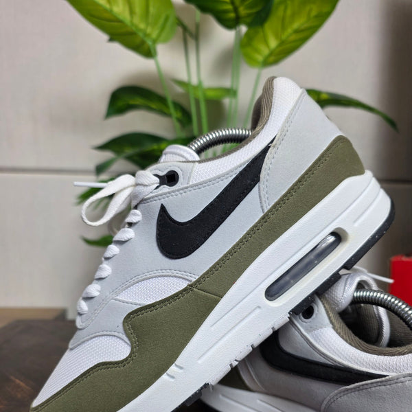 Nike Air Max 1 Medium Olive maat 42,5
