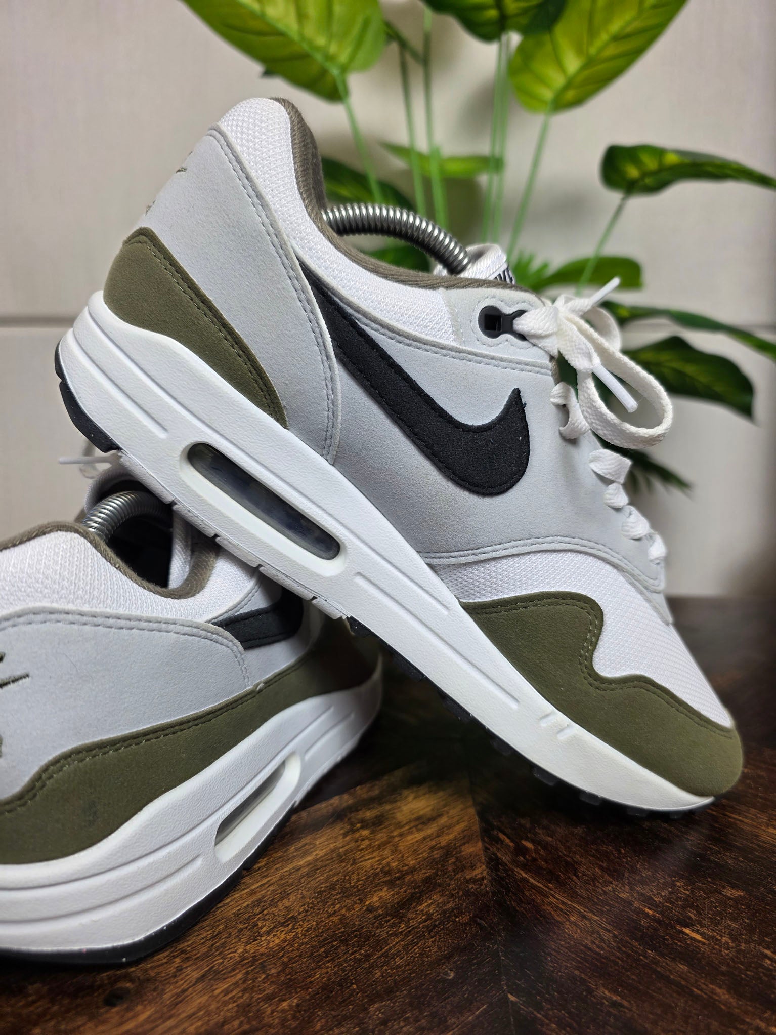 Nike Air Max 1 Medium Olive maat 42,5