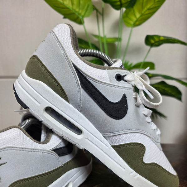Nike Air Max 1 Medium Olive maat 42,5