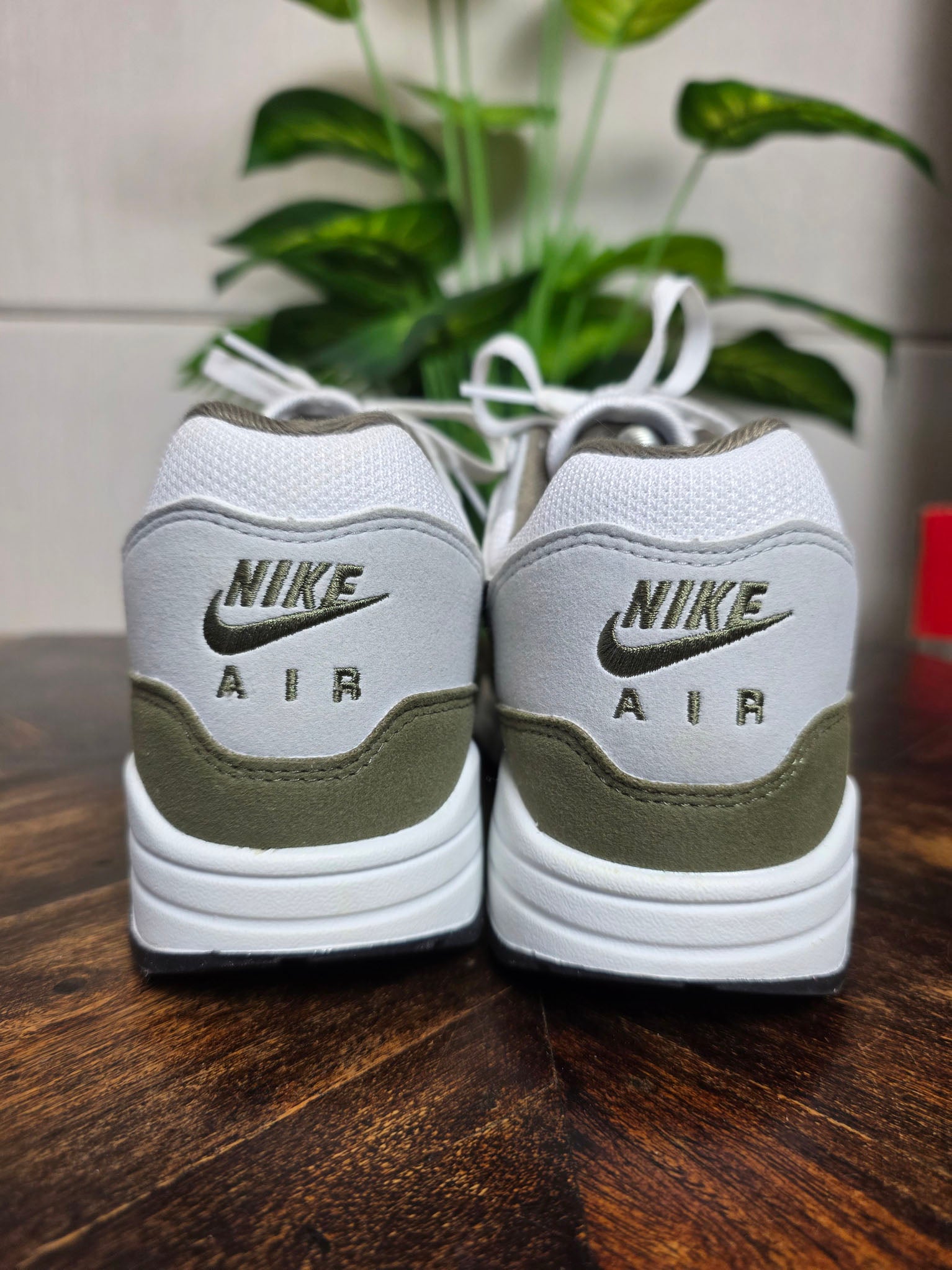 Nike Air Max 1 Medium Olive maat 42,5