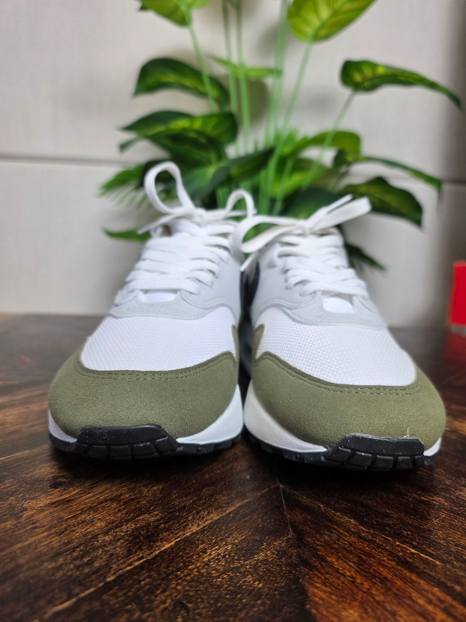 Nike Air Max 1 Medium Olive maat 42,5