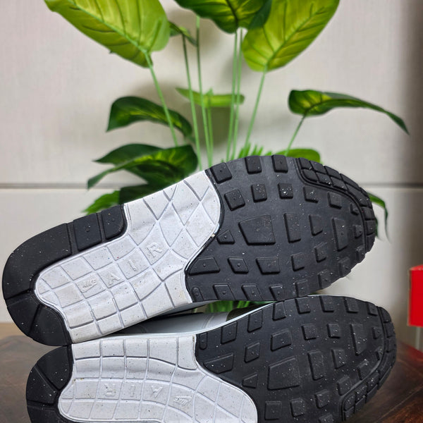 Nike Air Max 1 Medium Olive maat 42,5