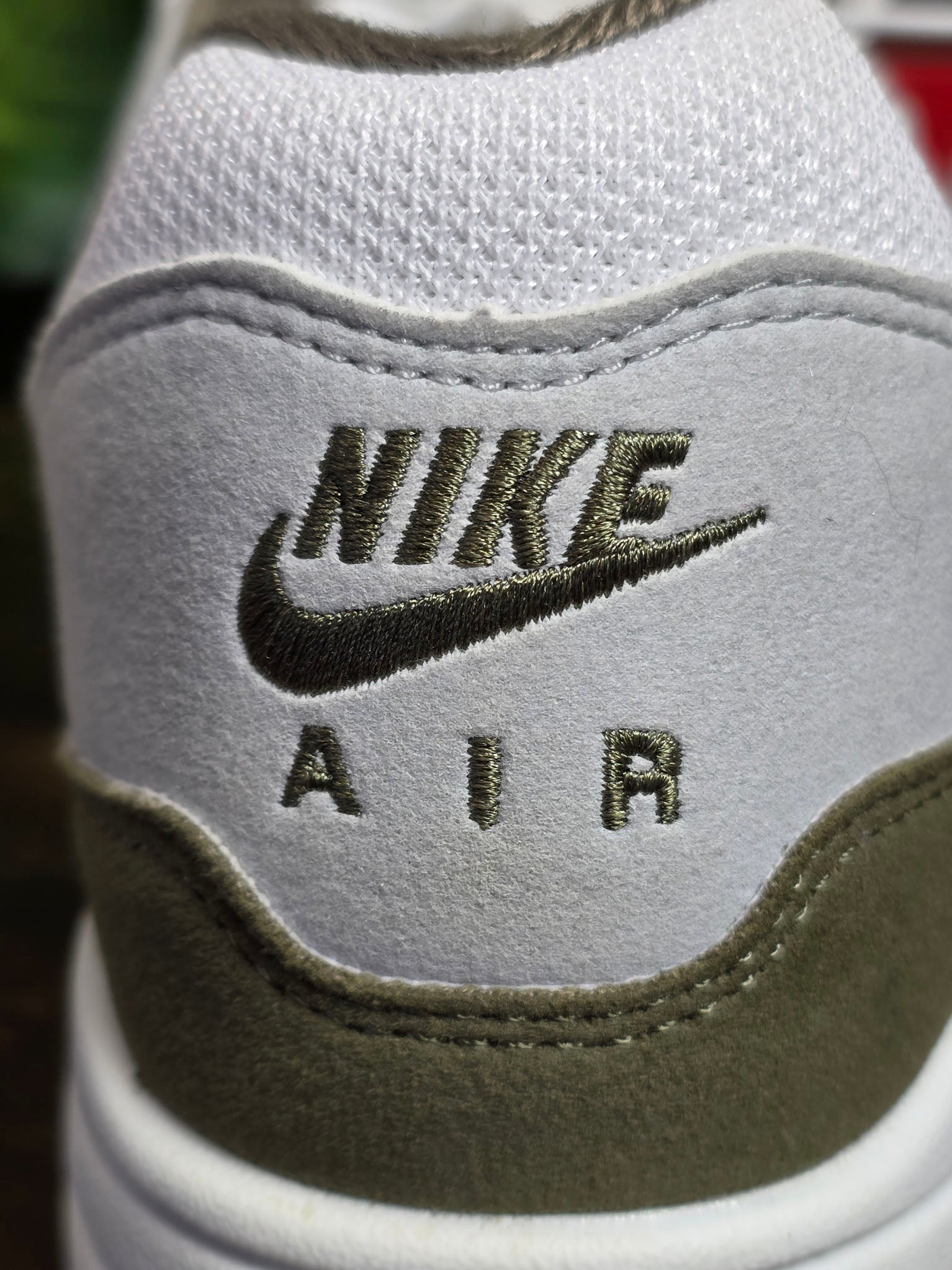 Nike Air Max 1 Medium Olive maat 42,5