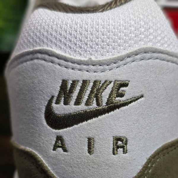 Nike Air Max 1 Medium Olive maat 42,5
