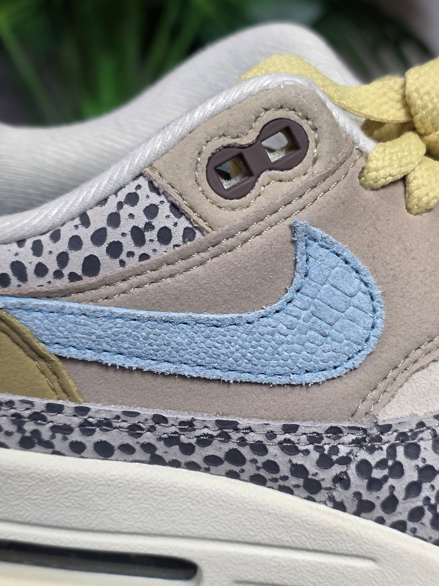 Nike Air Max 1 Safari Cobblestone maat 37,5