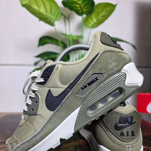 Nike Air Max 90 Neutral Olive maat 42