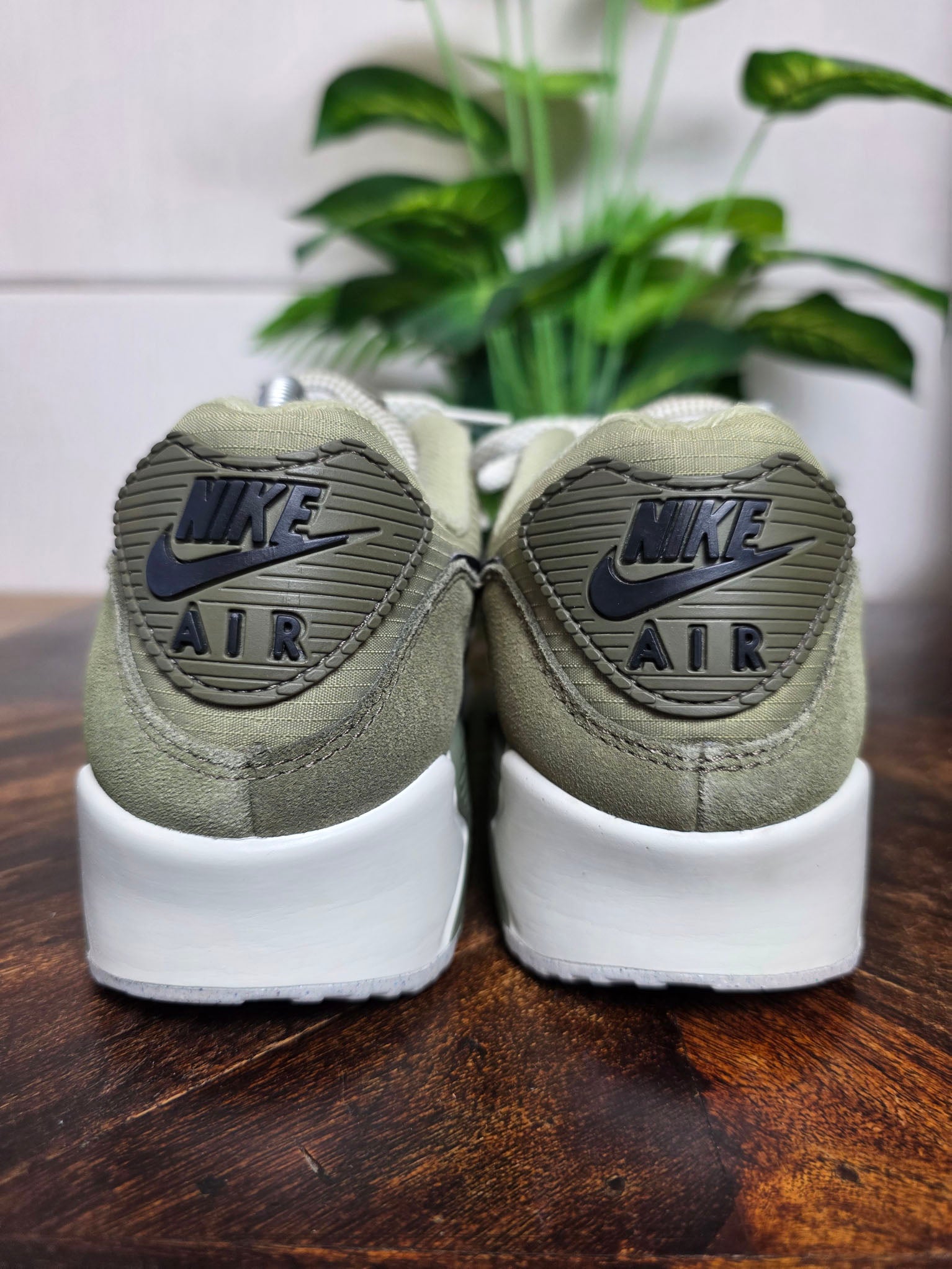 Nike Air Max 90 Neutral Olive maat 42