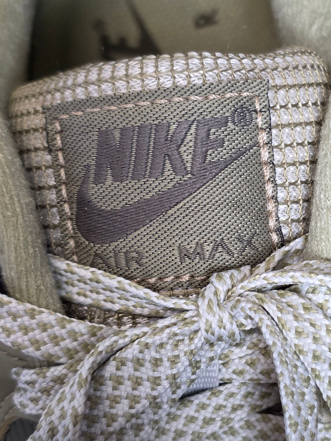 Nike Air Max 90 Neutral Olive maat 42