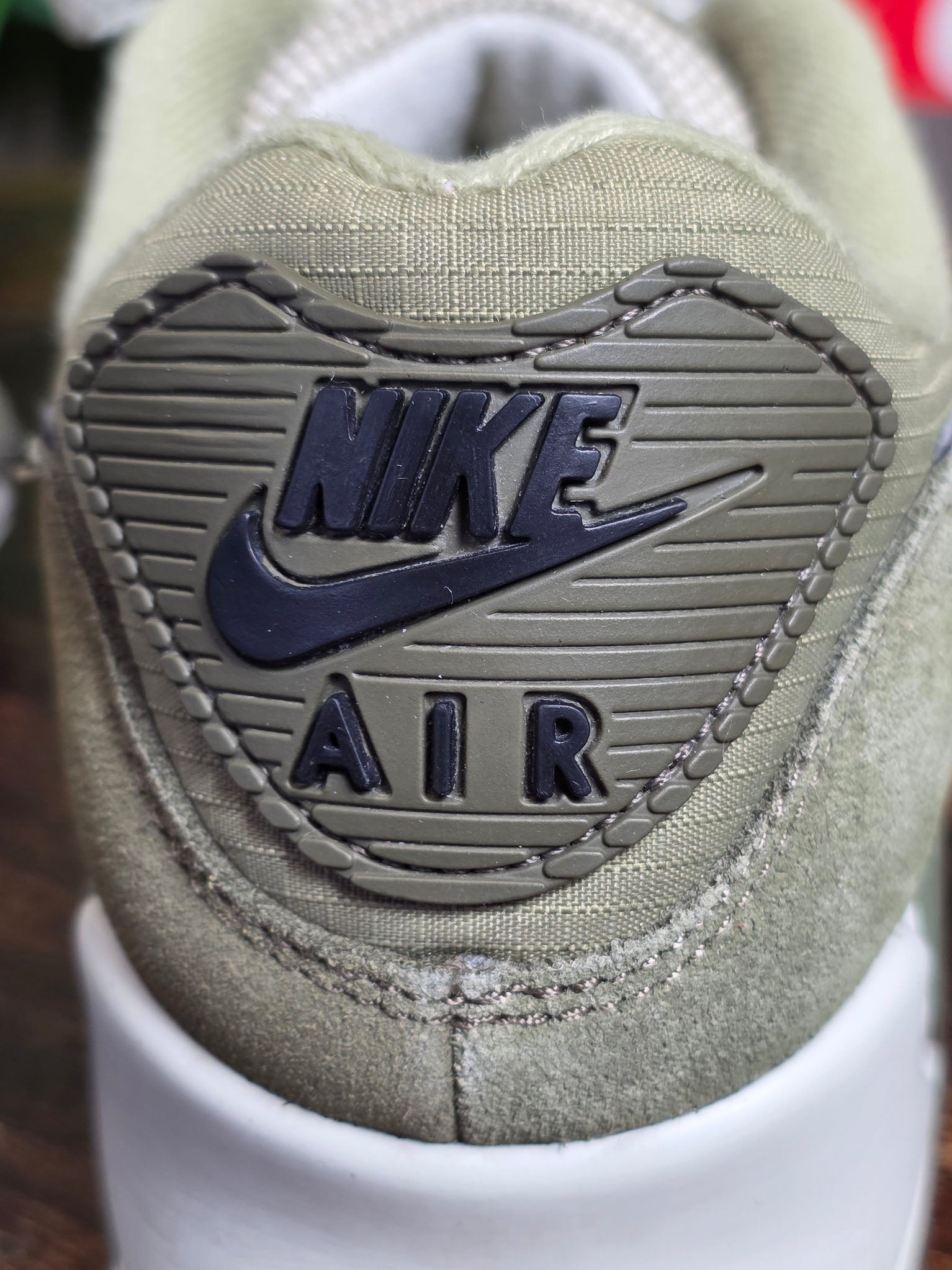 Nike Air Max 90 Neutral Olive maat 42