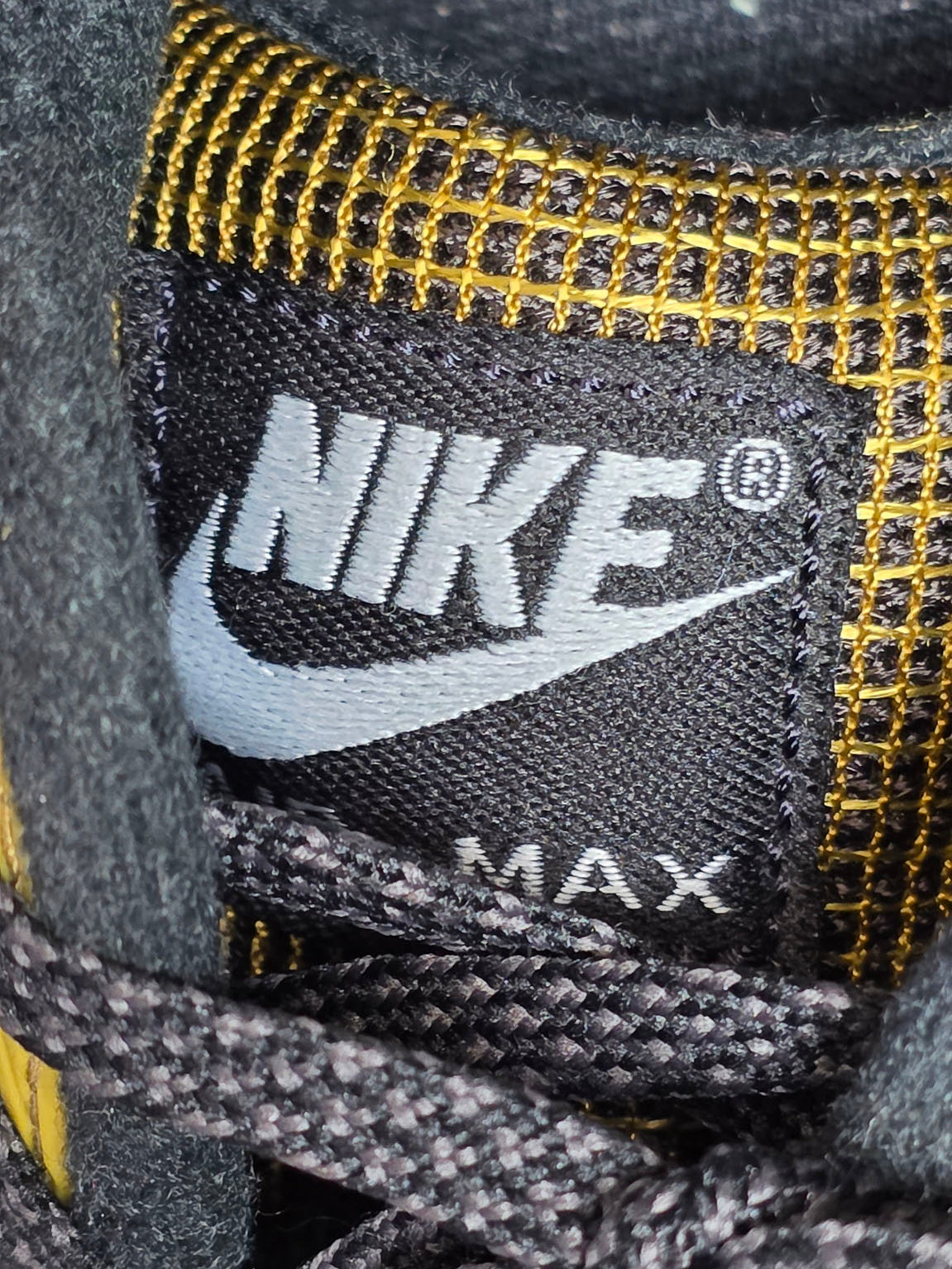 Nike Air Max 90 Black Bronzine maat 45,5