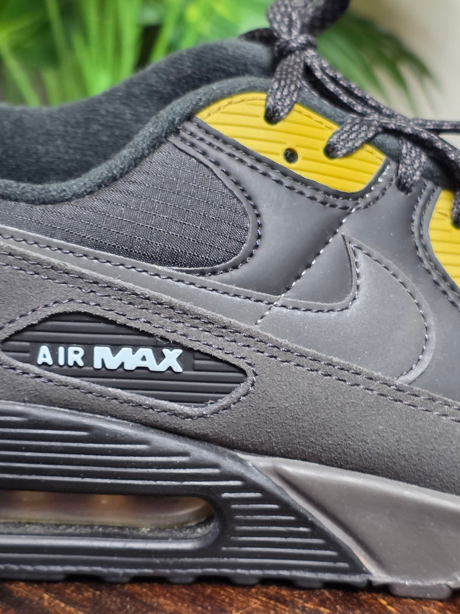 Nike Air Max 90 Black Bronzine maat 45,5