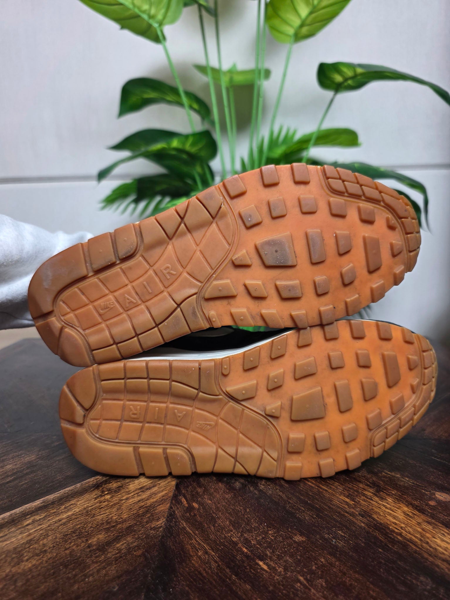 Nike Air Max 1 Aloha Black maat 37,5