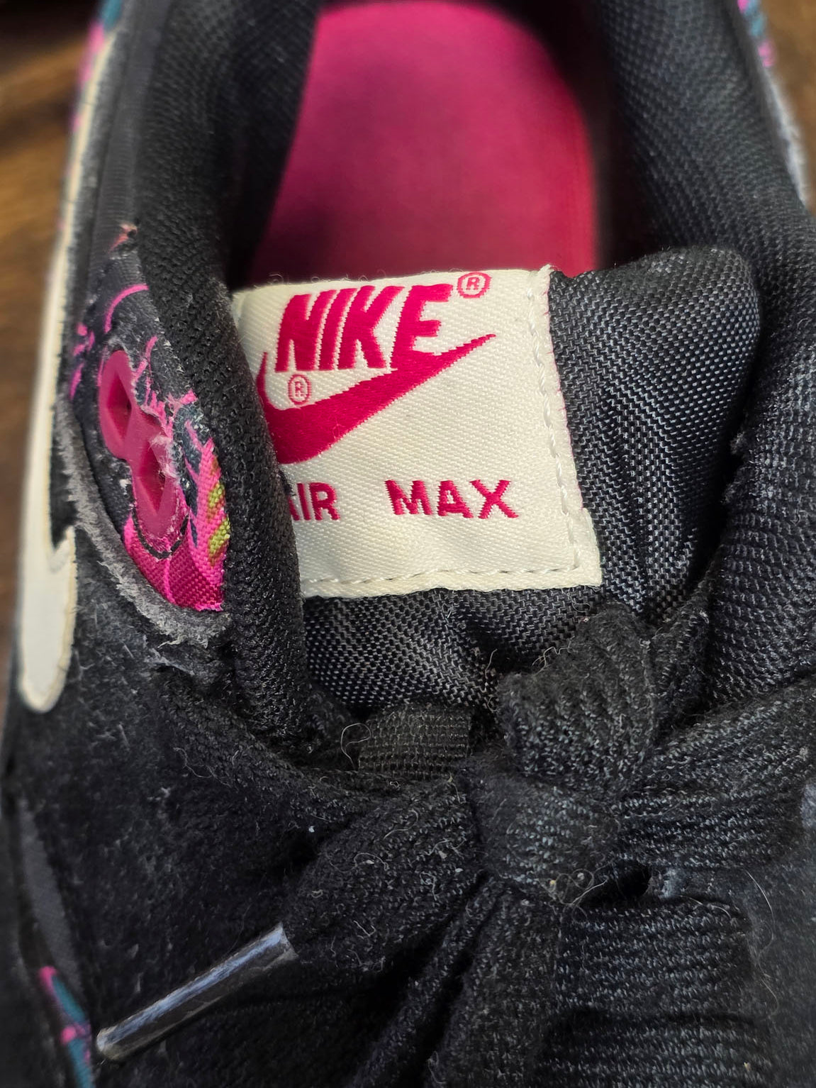 Nike Air Max 1 Aloha Black maat 37,5