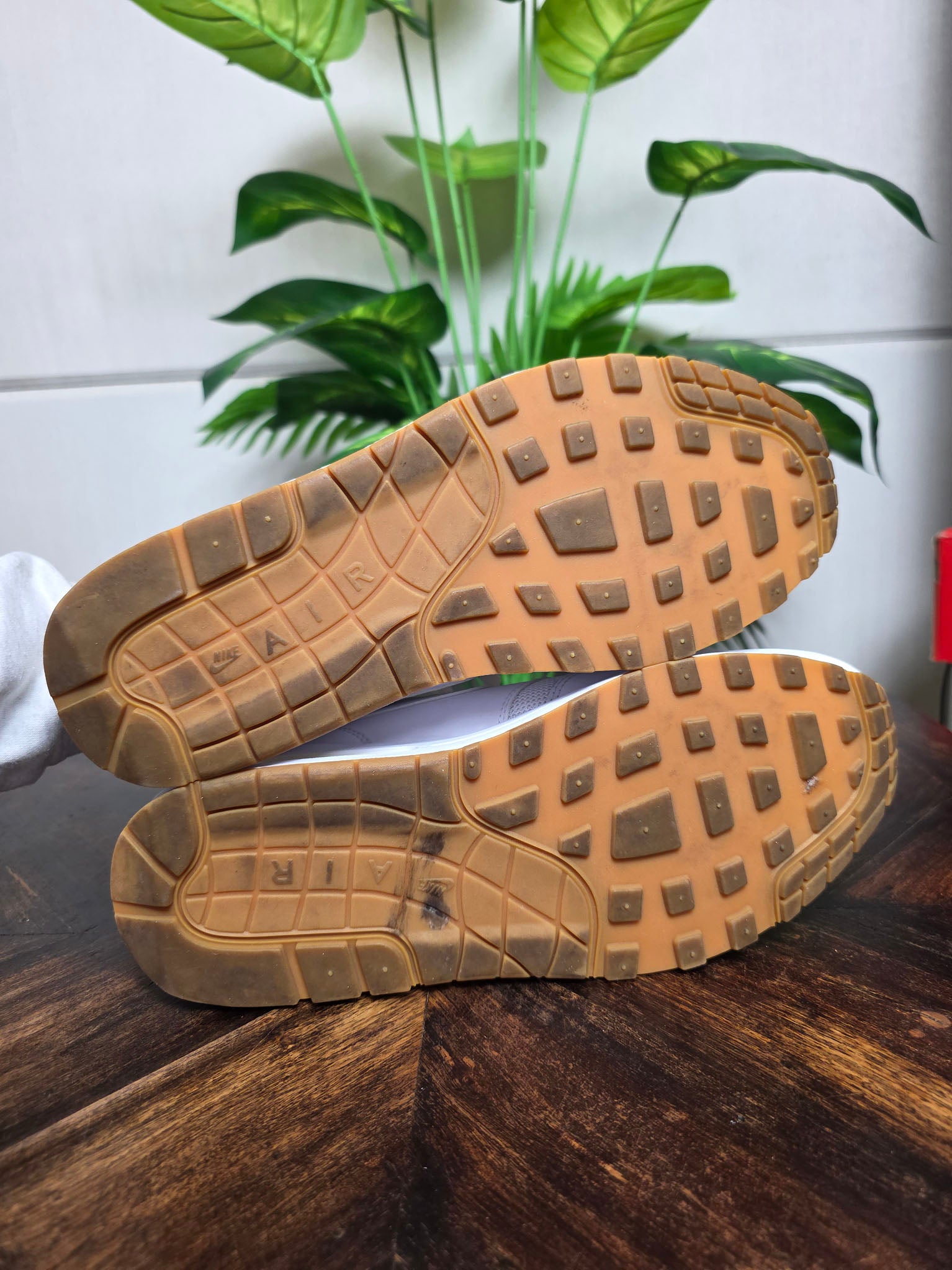 Nike Air Max 1 White Gum Sole maat 42,5