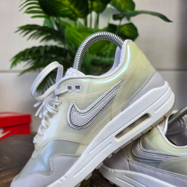 Nike Air Max 1 SNKRS Day White maat 37,5