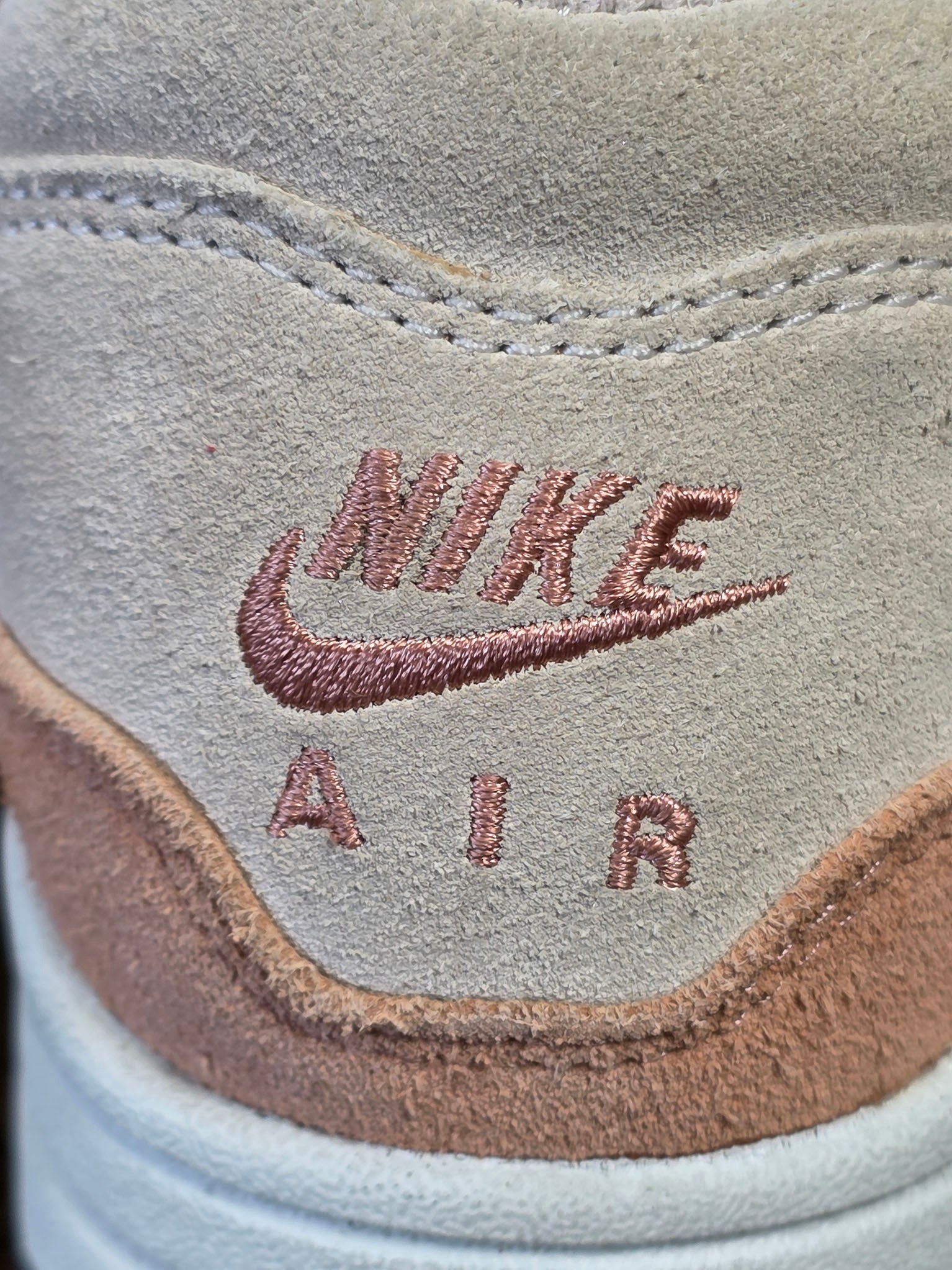Nike Air Max 1 Jewel Guava Ice maat 42