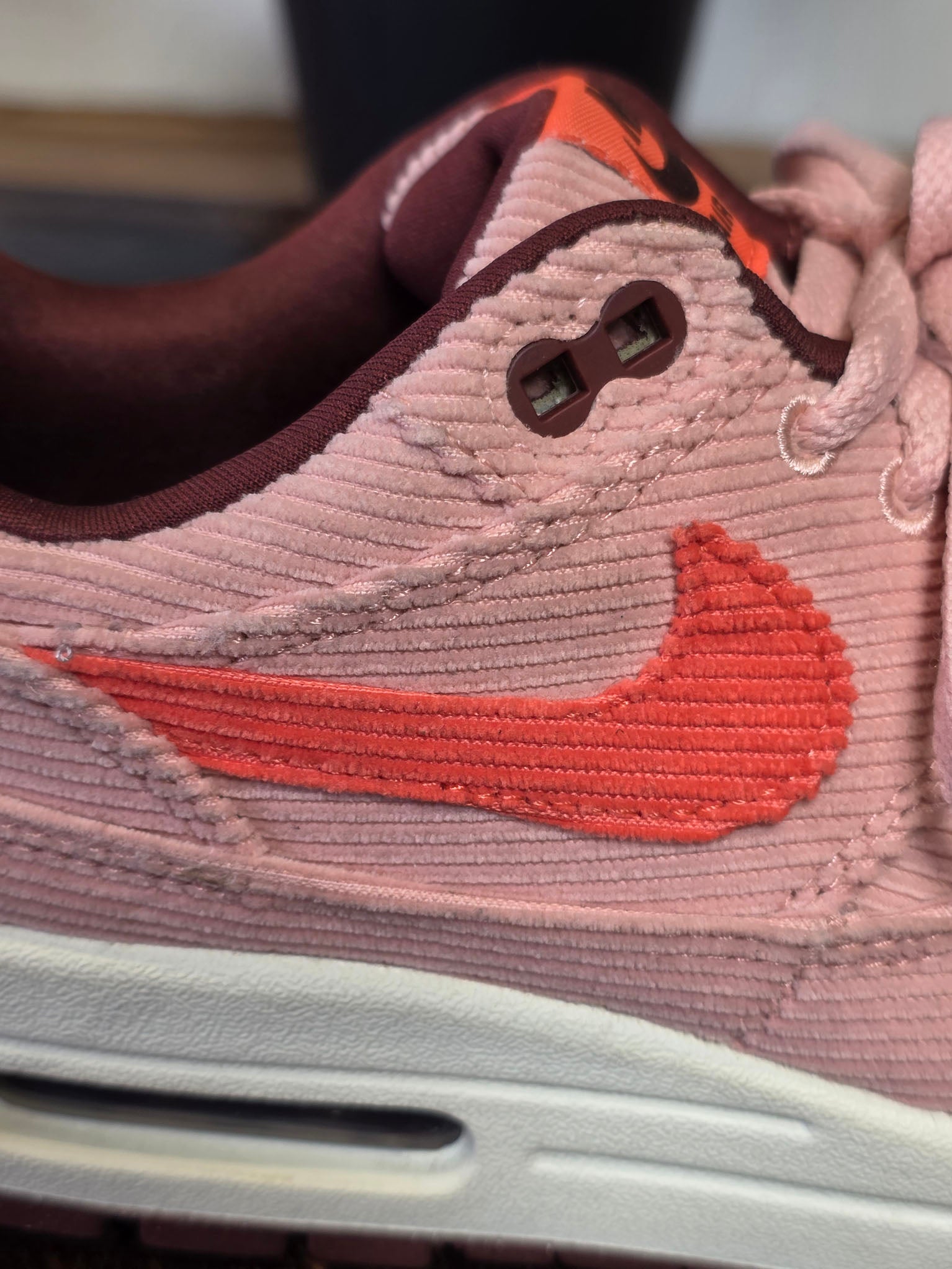 Nike Air Max 1 Coral Stardust Corduroy maat 40