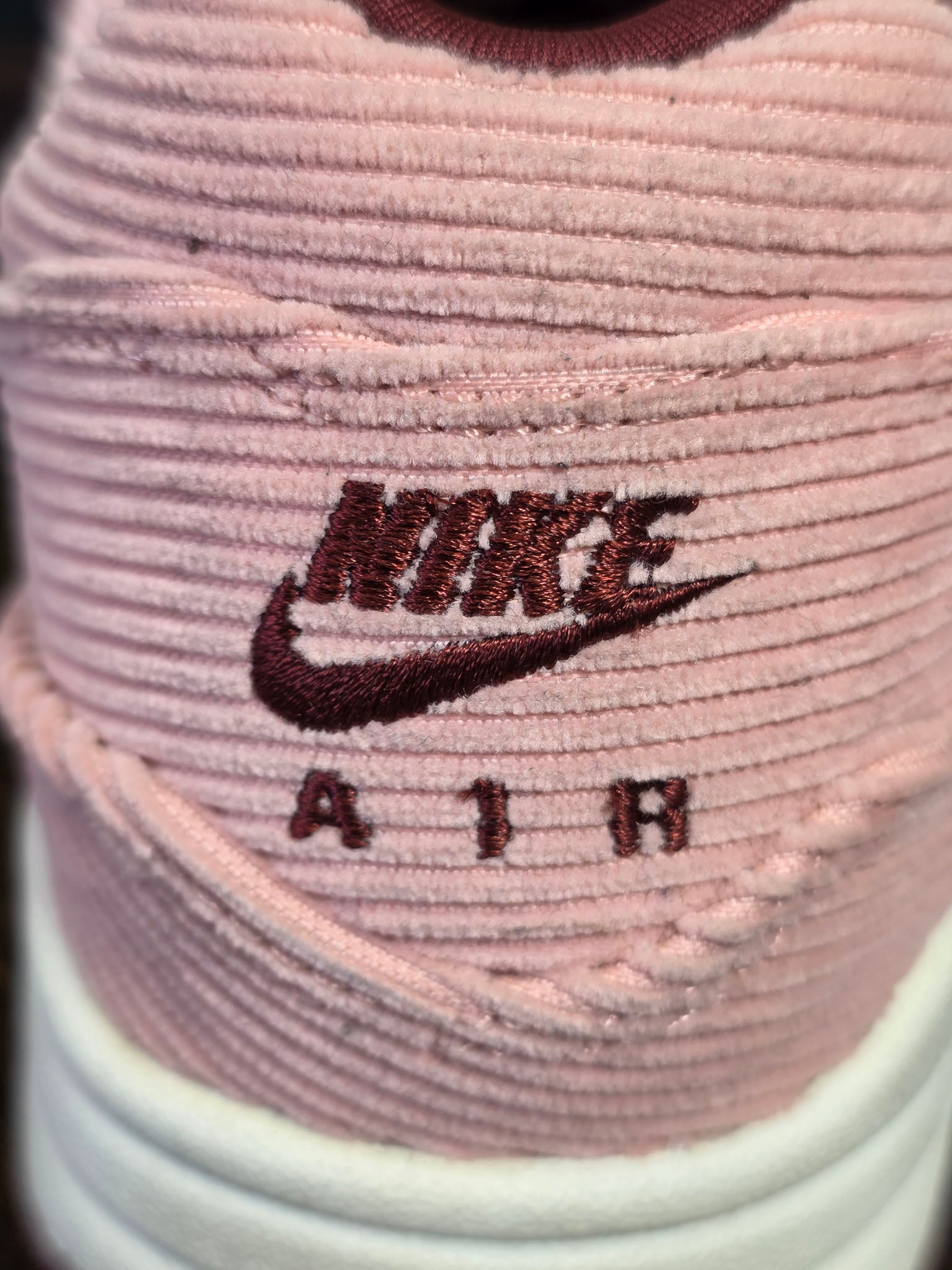 Nike Air Max 1 Coral Stardust Corduroy maat 40