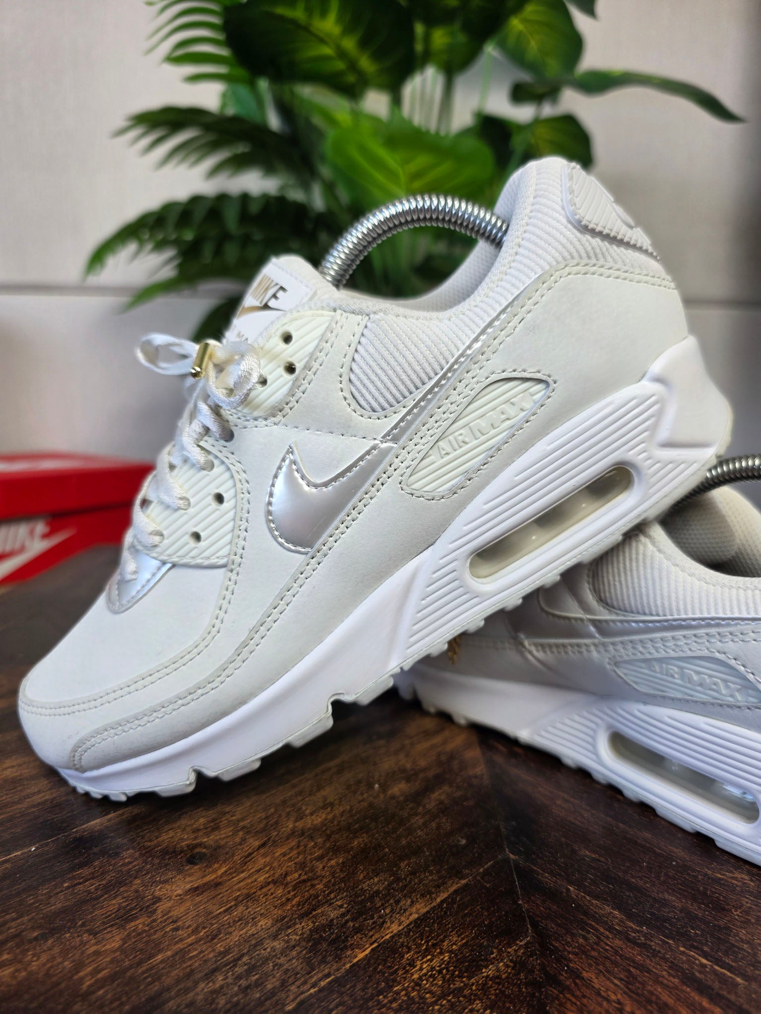 Nike Air Max 90 Summit White Swoosh Chain maat 40,5