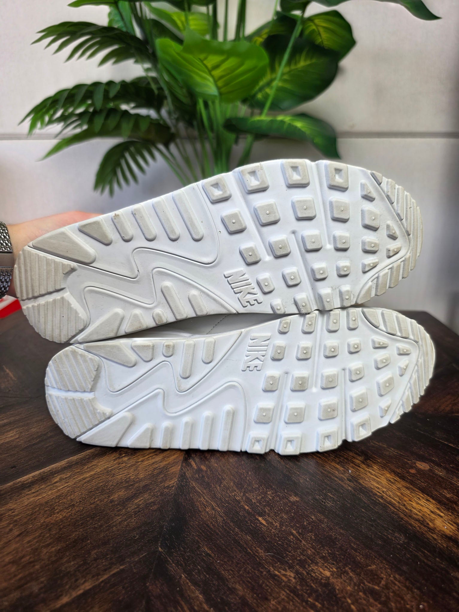 Nike Air Max 90 Summit White Swoosh Chain maat 40,5