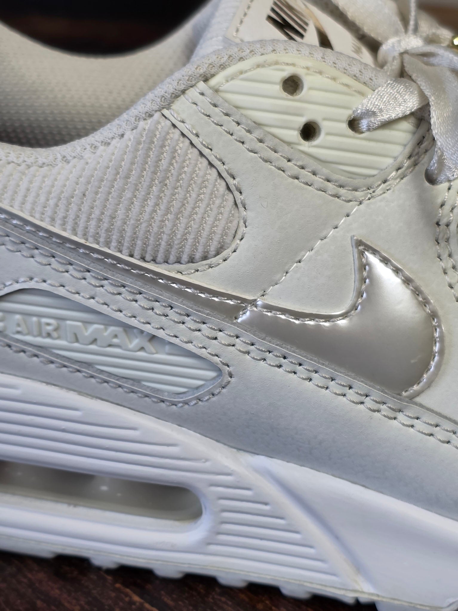 Nike Air Max 90 Summit White Swoosh Chain maat 40,5