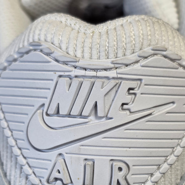 Nike Air Max 90 Summit White Swoosh Chain maat 40,5