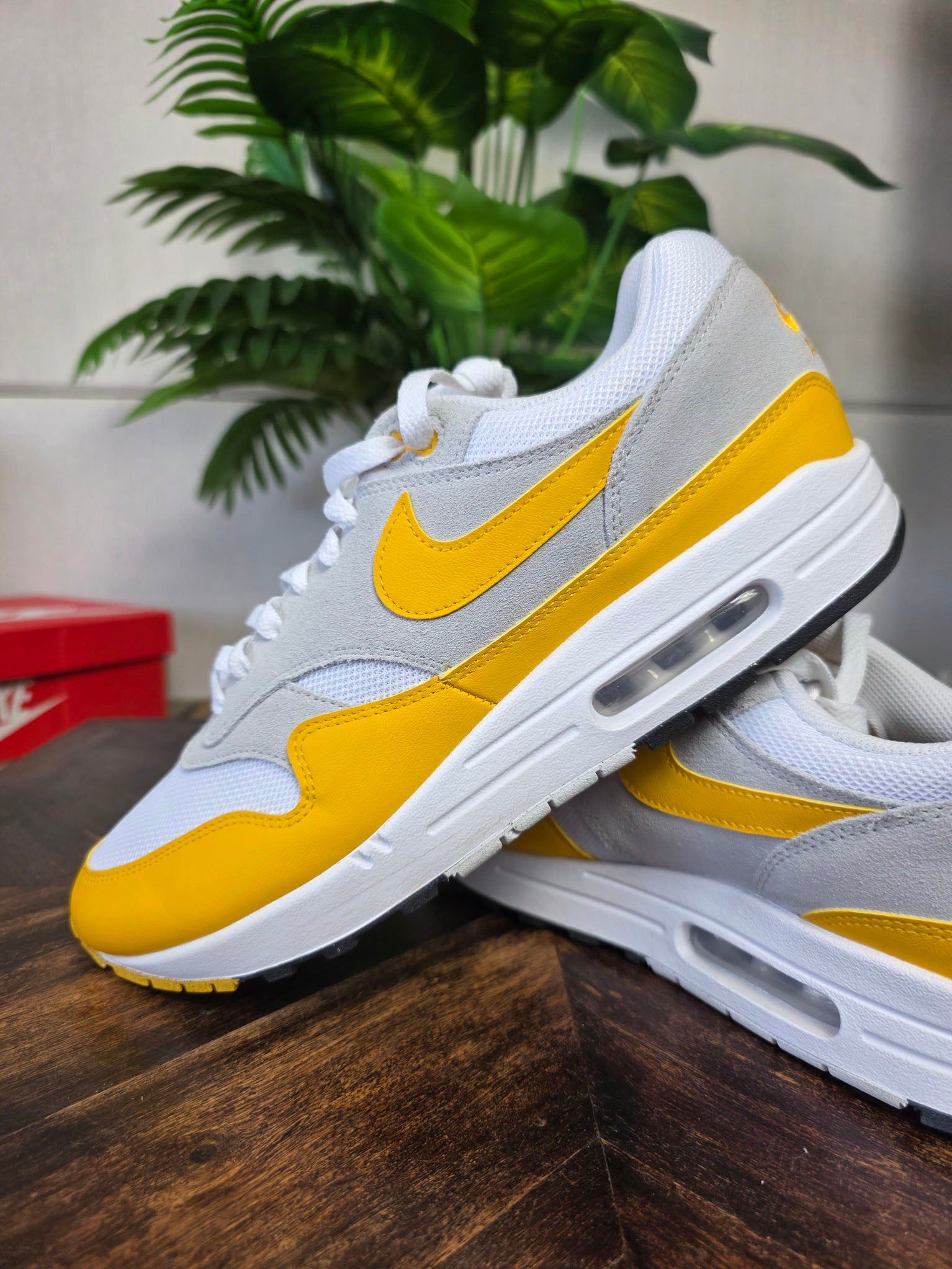 Nike Air Max 1 University Gold maat 45