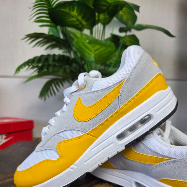 Nike Air Max 1 University Gold maat 45
