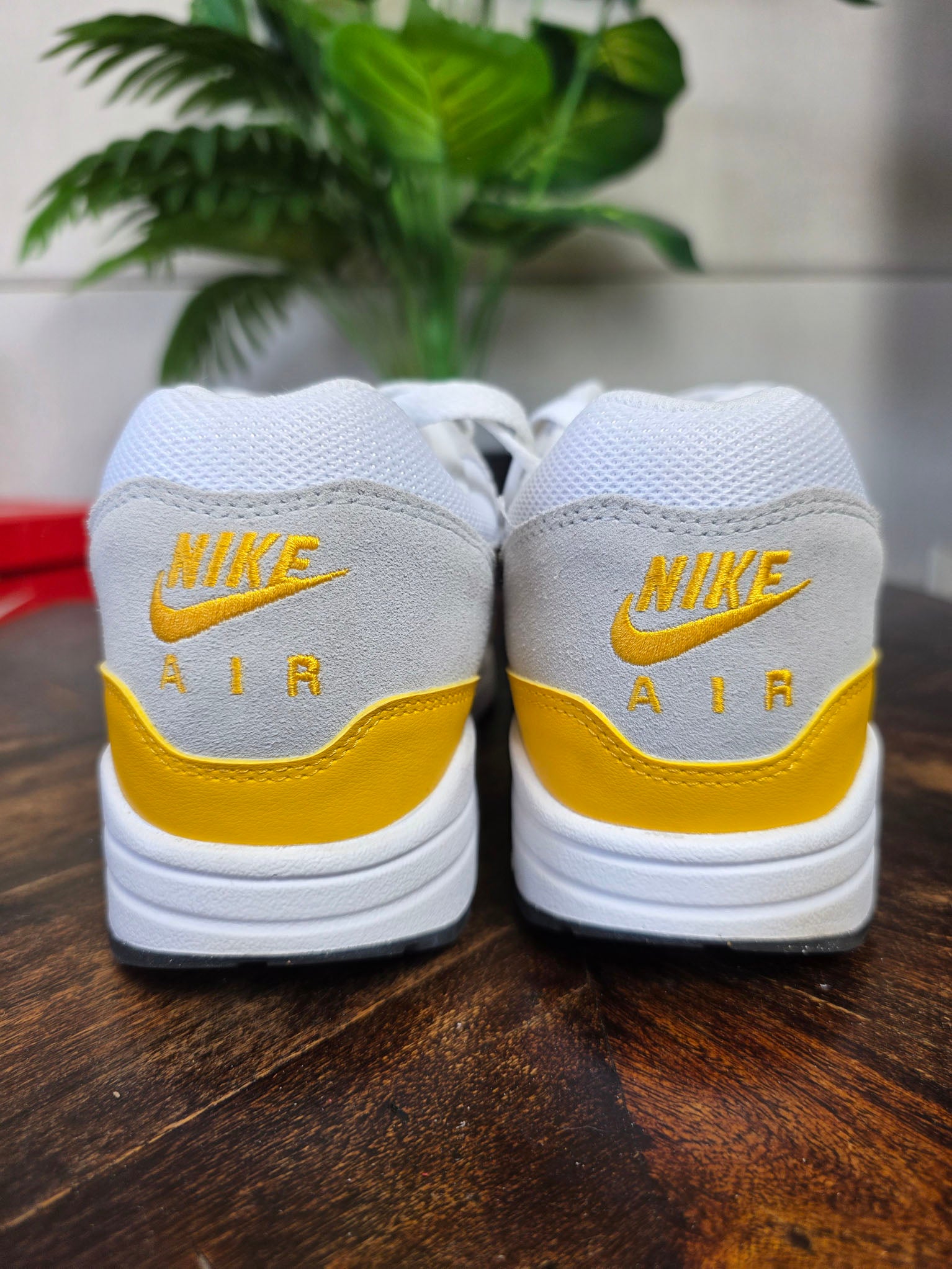 Nike Air Max 1 University Gold maat 45