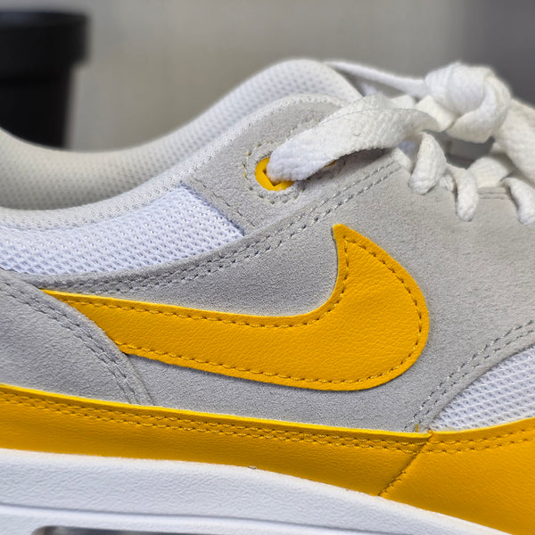 Nike Air Max 1 University Gold maat 45