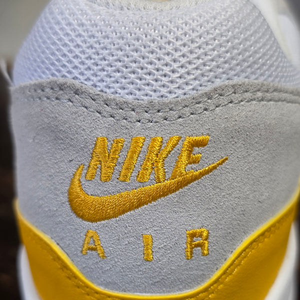 Nike Air Max 1 University Gold maat 45