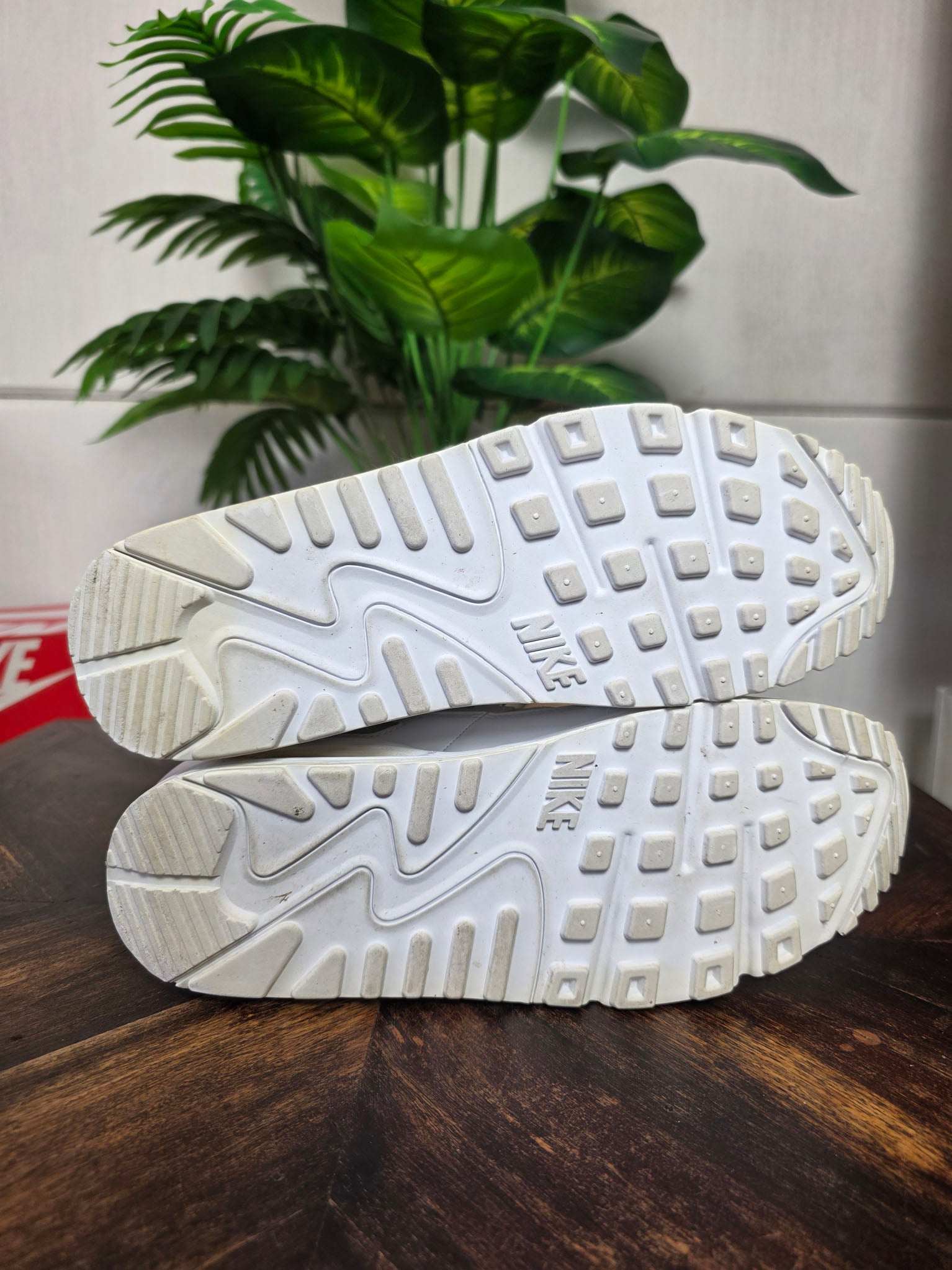 Nike Air Max 90 Triple White LTR maat 42,5