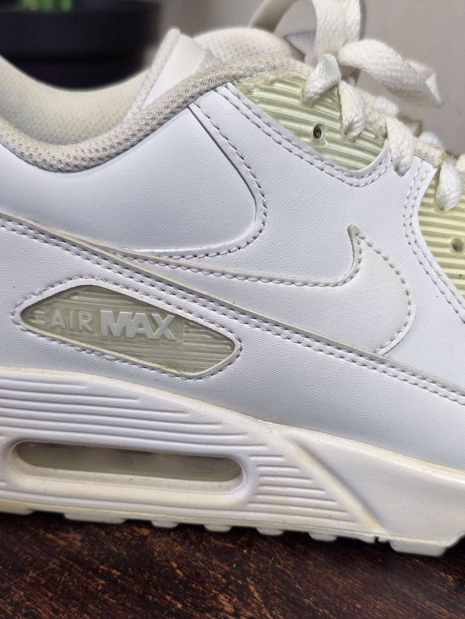 Nike Air Max 90 Triple White LTR maat 42,5
