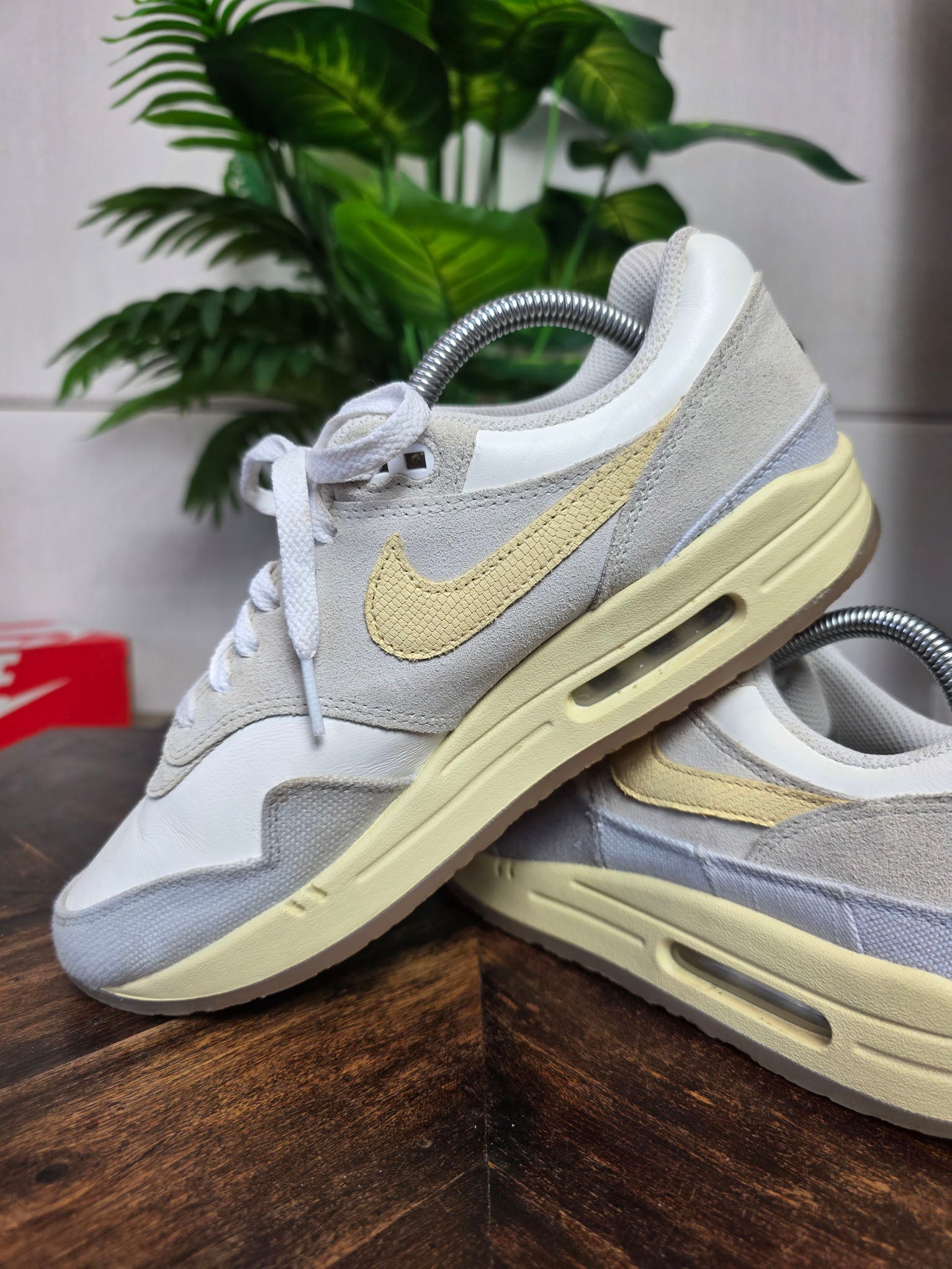 Nike Air Max 1 Crepe Light Bone maat 42